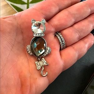 VINTAGE 1980’s CRYSTAL/GEMSTONE CAT BROOCH